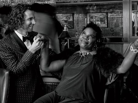 Leslie Jones and her on-screen boyfriend Kyle Mooney pose a picture.